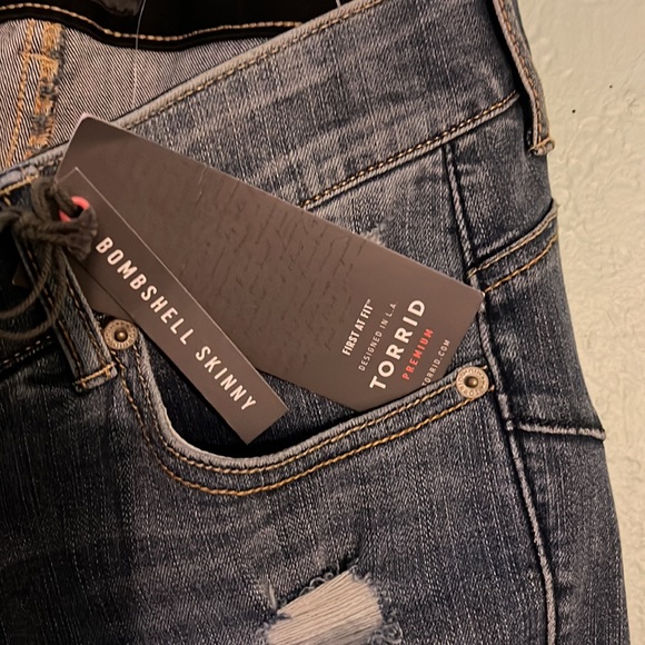 BNWT Torrid Bombshell Skinny Jeans 12R - Picture 5 of 11